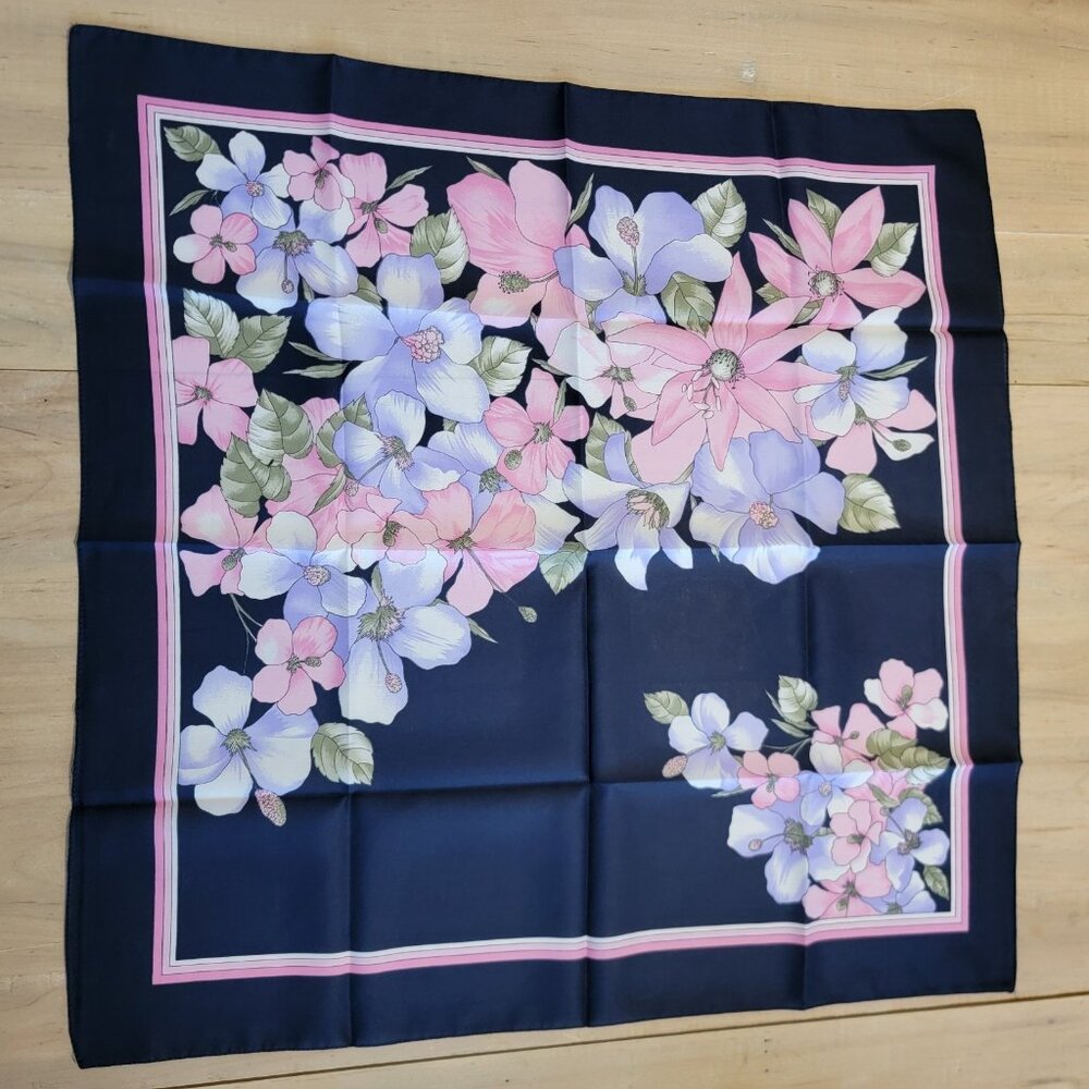Vintage Women's Floral Scarf Made in Italy 100% Polyester 27x26" Classic‎